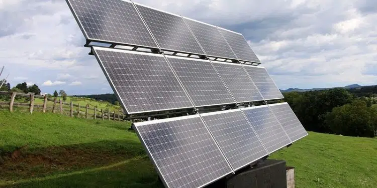 Panneaux solaires au sol réglementation, avantages et prix