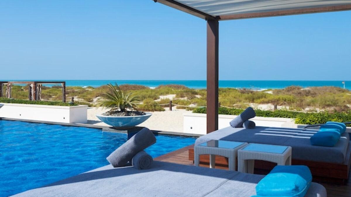 Pourquoi choisir un fabricant-installateur pour vos stores et pergolas ?